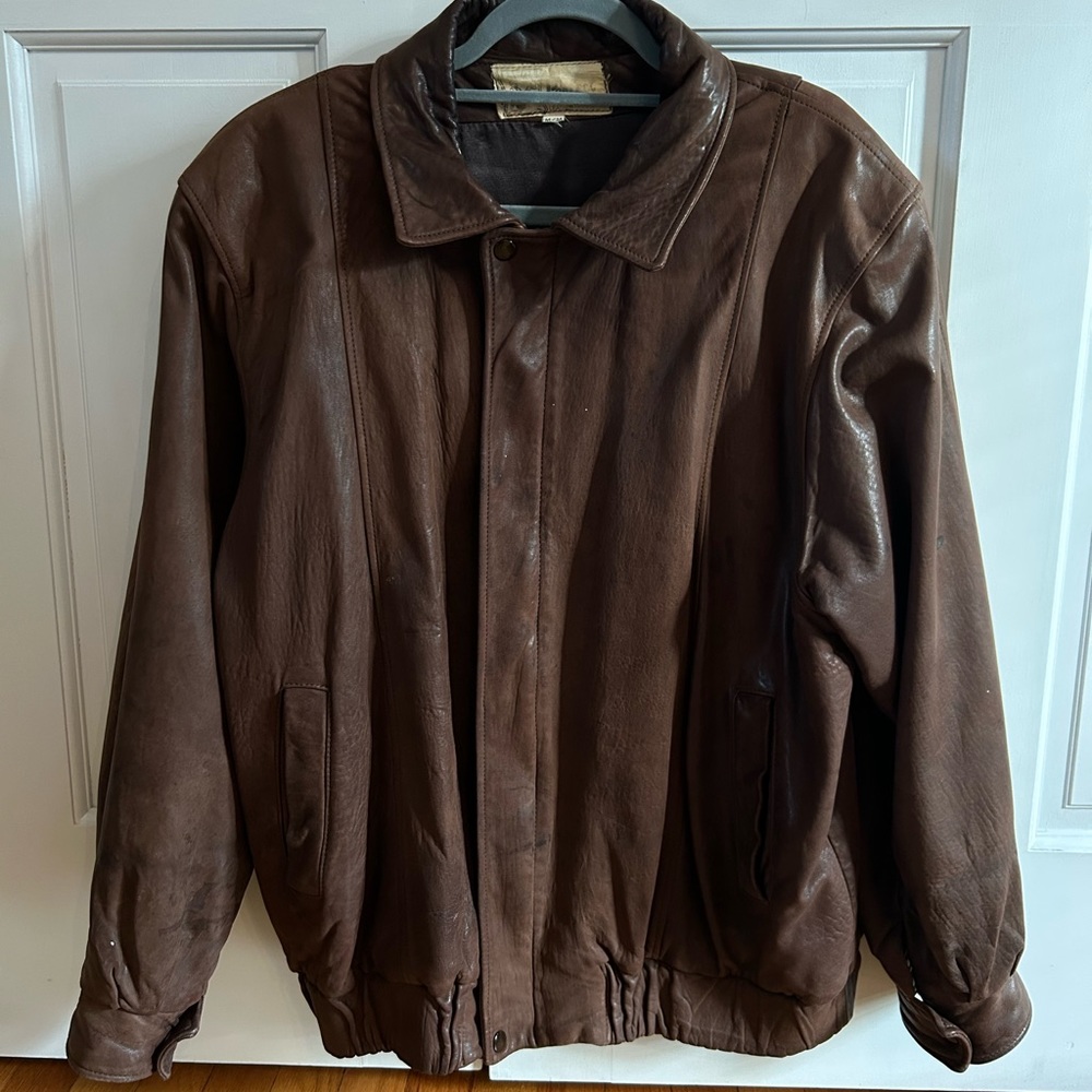 Perfect Leather vintage chocolate Brown bomber jacket. Size Medium.